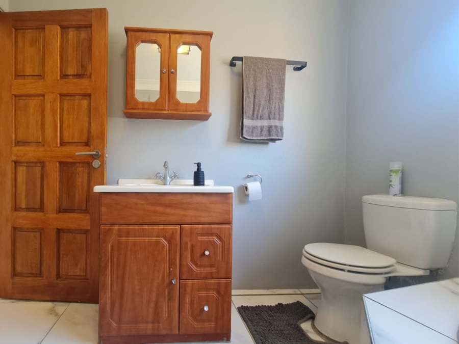 To Let 5 Bedroom Property for Rent in Eagles Landing North West